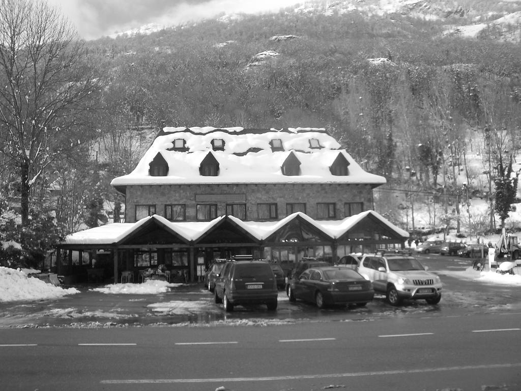 Ostau Dera Nheu Hotel Les Exterior foto